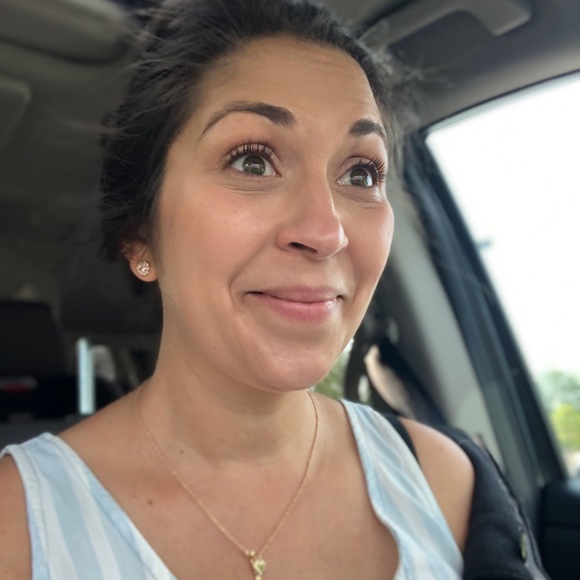 Meet your Posher, Stephanie aka @smetler! - Picture 2 of 7